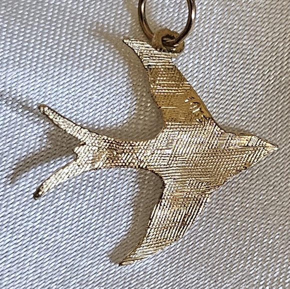 Small 14k Flying Barn Swallow Pendant - Picture 3 of 3